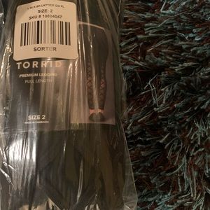 TORRID LACE BACK LEGGINGS SIZE 2